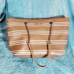 Kenneth Cole Reaction Tote/Purse Tan w/White Stripes. Excellent Condition